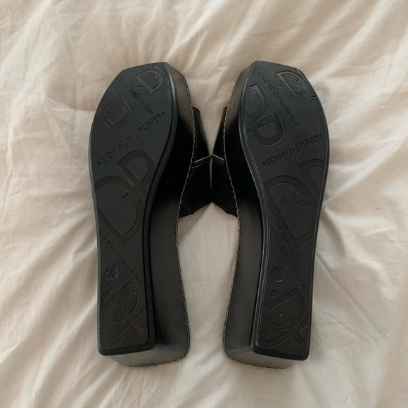 Donald J. Pliner Wedged Platform Slide Shoe - Picture 4 of 6